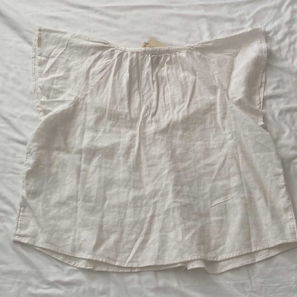 White blouse - Picture 2 of 3